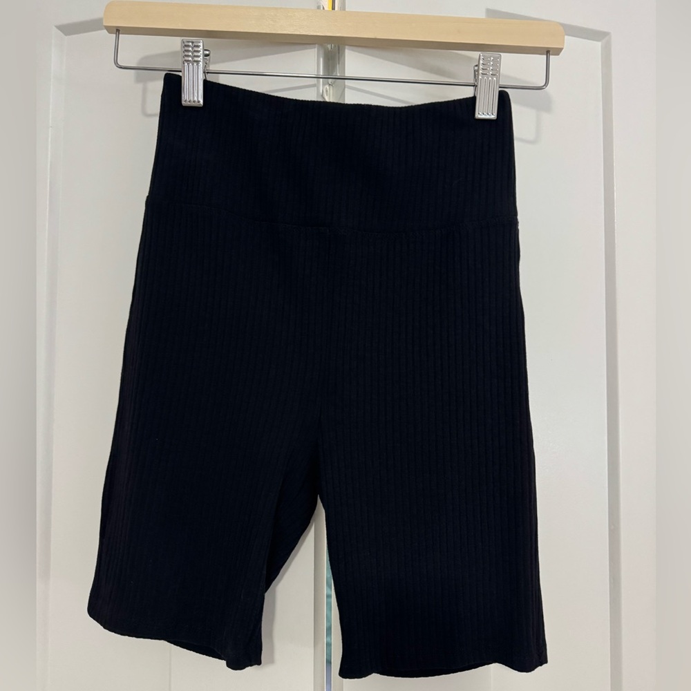 Bar III Black Bike Shorts Form-Fitting Mid-Thigh